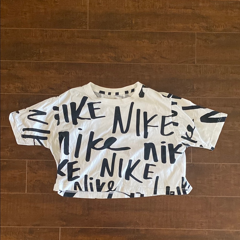 Cropped Nike top
